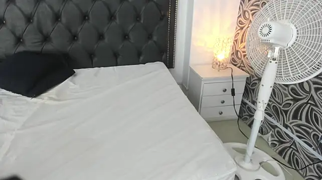 salome_mora_ live cam on StripChat