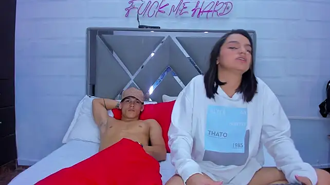 endlesschemistry (Ask my age) - 1 finger in pussy