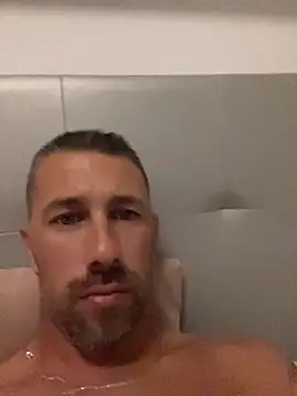 bigcarlosc (Ask my age) - Corrida a dos manos 😊