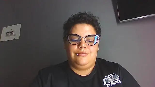 Hailey_Curvy