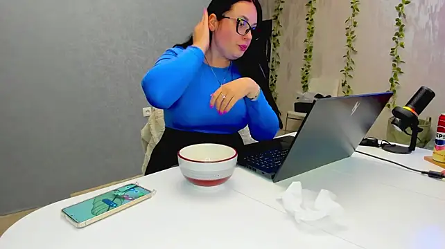 yesss_lilith (F young) - Who`s gonna be my boy toy tonight?