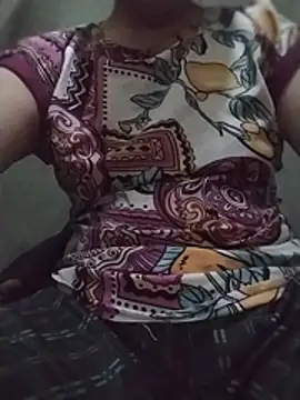 MT-XXX live cam on StripChat
