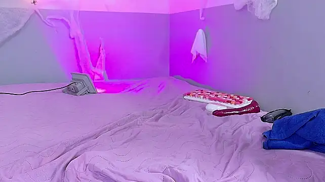 kinkylittlegirll