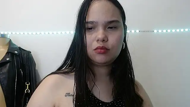 nicolle_jenifer live cam on StripChat