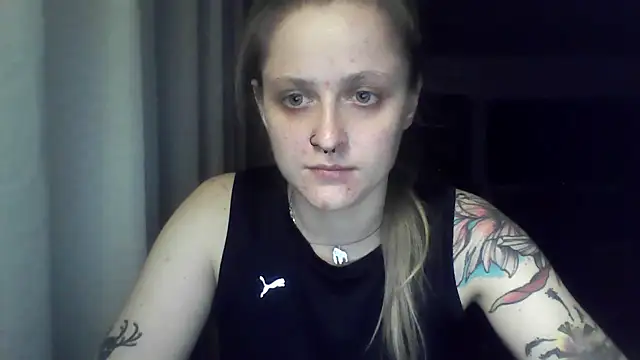 LeaWetGirl live cam on StripChat