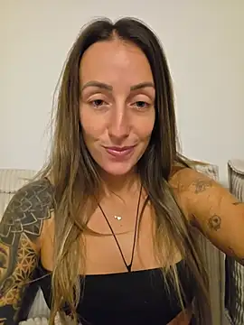 NicoleKaiser live cam on StripChat