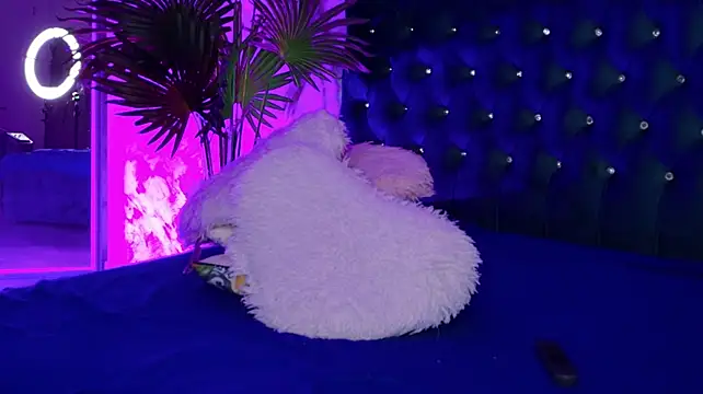 GoldenBombshell live cam on StripChat