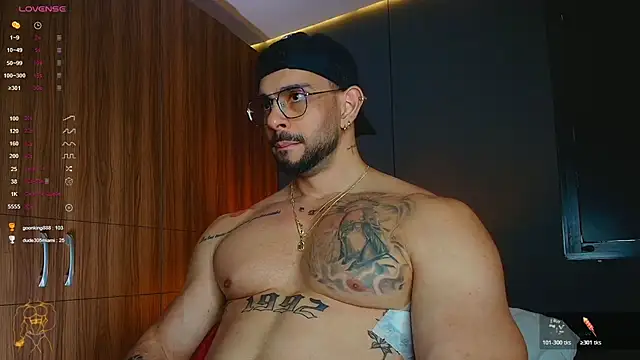 massimo_visconti live cam on StripChat