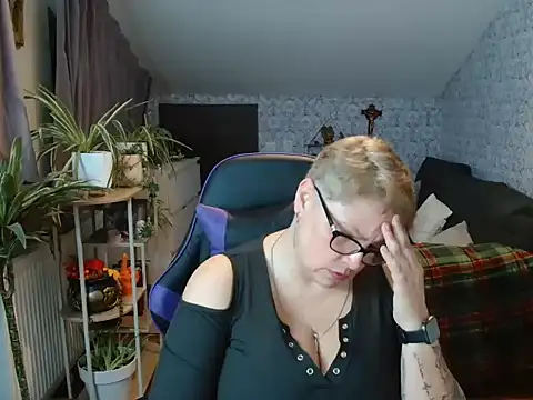 Newgirl4you live cam on StripChat