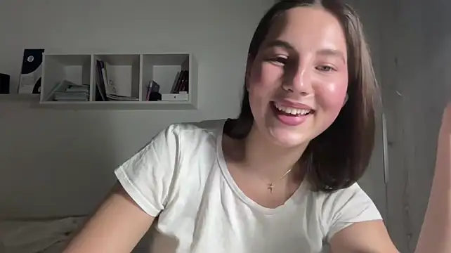 rubymoonv live cam on StripChat