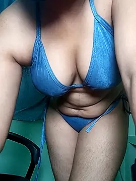 shrutee12 live cam on StripChat