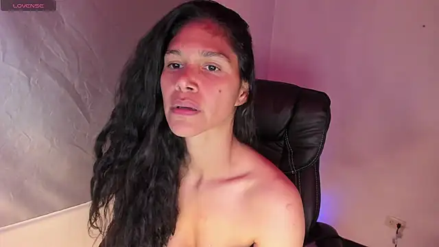 _aish_a live cam on StripChat