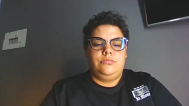 Hailey_Curvy