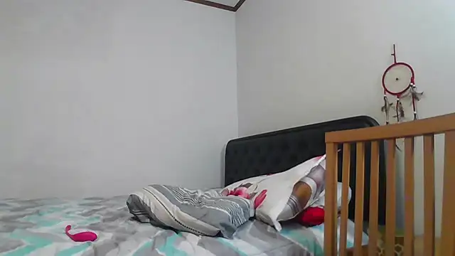 katiefyi (F milf) - suck dildo