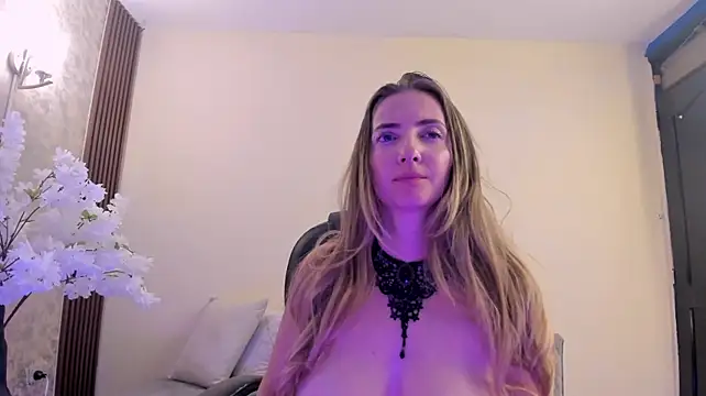 BellaMarieX live cam on StripChat