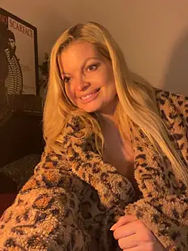 DivaVonTease live cam on StripChat