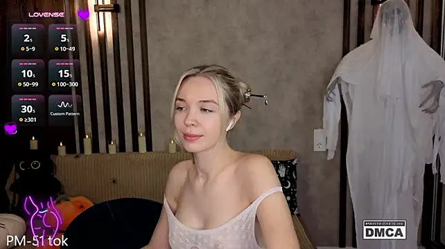 Holl1Would live cam on StripChat