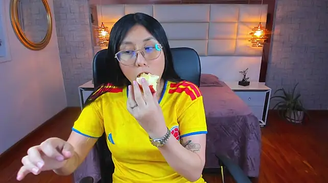 Lucia_Larson