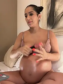 mau_white (F milf) - Show my big titis GLT 4 PHOTOS NAKED