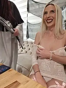 AlexaBarnes live cam on StripChat