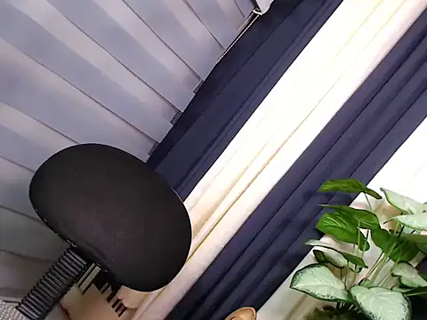 AnneJakol webcam