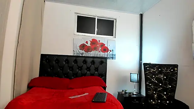 pinky_f00x live cam on StripChat