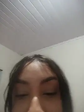 yarinhafox live cam on StripChat