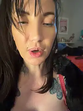 KiraRebyt live cam on StripChat