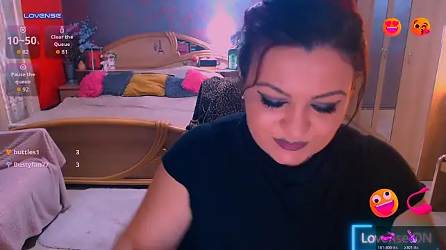Ariellefoxy live cam on StripChat