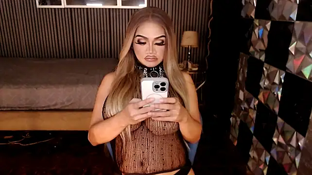 PrettyHorseCockTrans live cam on StripChat