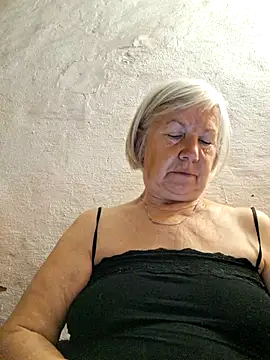 KlaudiaDarling live cam on StripChat
