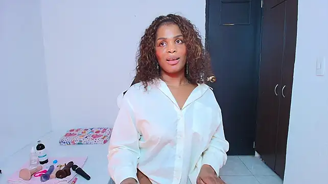 AuroraBrow2 live cam on StripChat