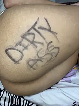 Bitch_0limits_Dirty live cam on StripChat