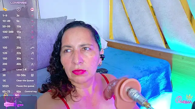 Luna_Naughty1 live cam on StripChat