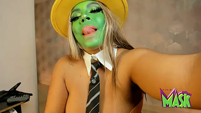 Nicolemorelli2 live cam on StripChat