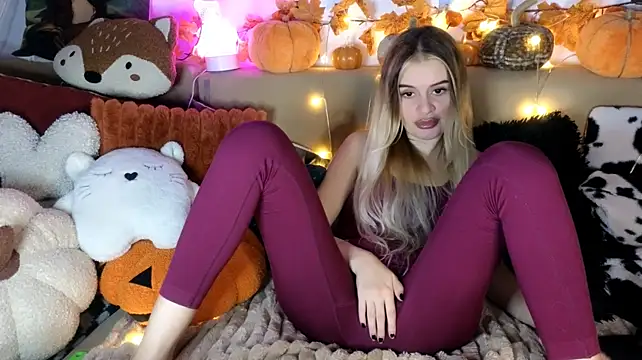 nicollewetpussy live cam on StripChat