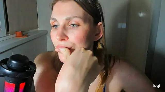 JuliaMuuun live cam on StripChat