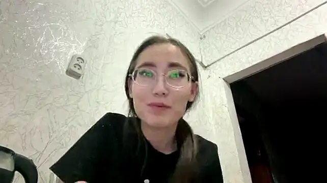 KusKus_Mya live cam on StripChat