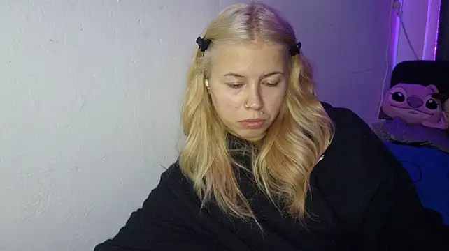 ErnestineBagge live cam on StripChat
