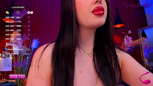Mayzzie live cam on StripChat