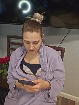 ScarletsWeb live cam on StripChat