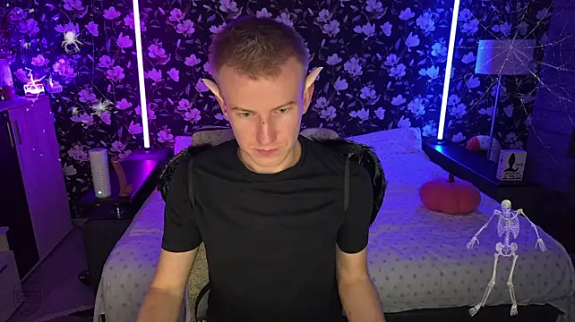 Vuitton live cam on StripChat