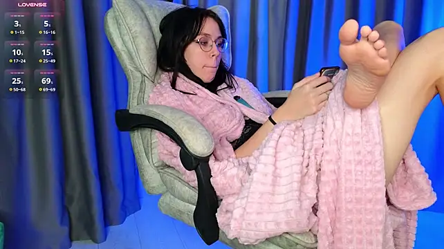 karina_quannik (F teen) - tease tits close