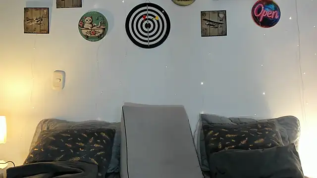SHINE_Coral live cam on StripChat