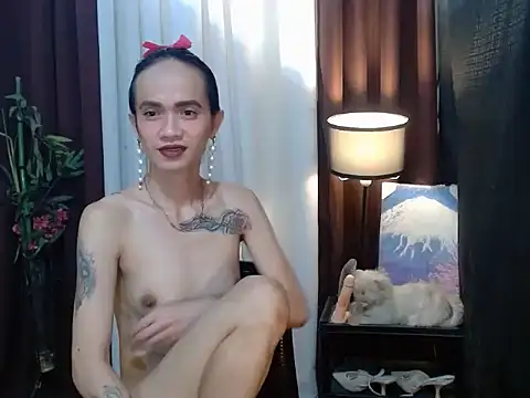 PetiteBigcockQueen