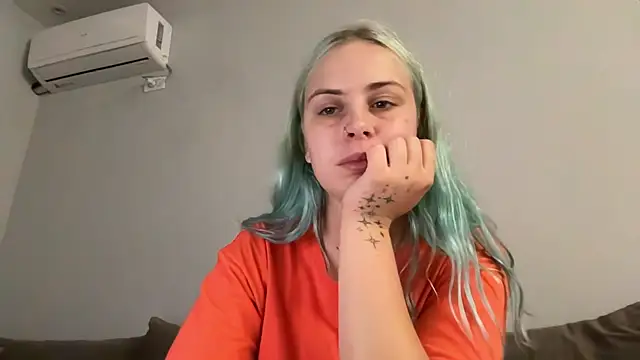 Rowenaaa live cam on StripChat
