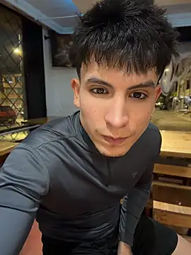 _Tomy08calderon live cam on StripChat