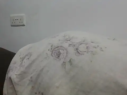 Pretty_Myla live cam on StripChat