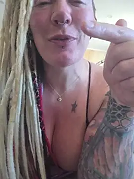 PinkTheHawk live cam on StripChat