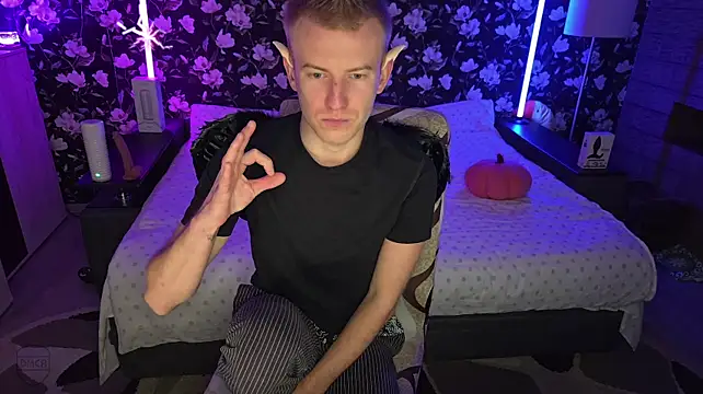 Vuitton live cam on StripChat